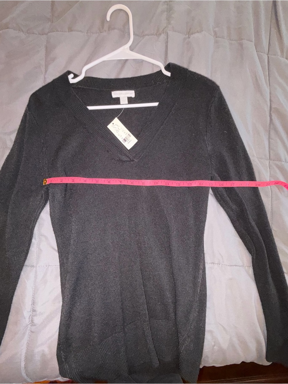 New York & Company Black V-Neck Sweater Size Small NWT 100% Acrylic - Picture 5 of 6